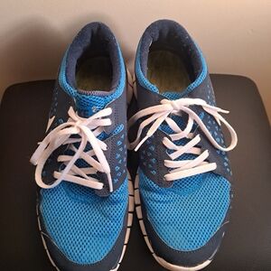 Nike Blue and Navy Mesh Athletic Sneakers